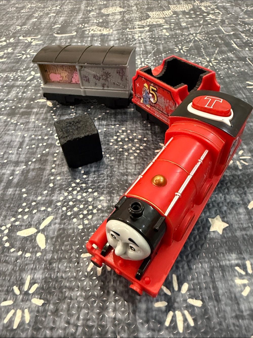 Thomas & Friends Motorized Talking James - Picture 4 of 10